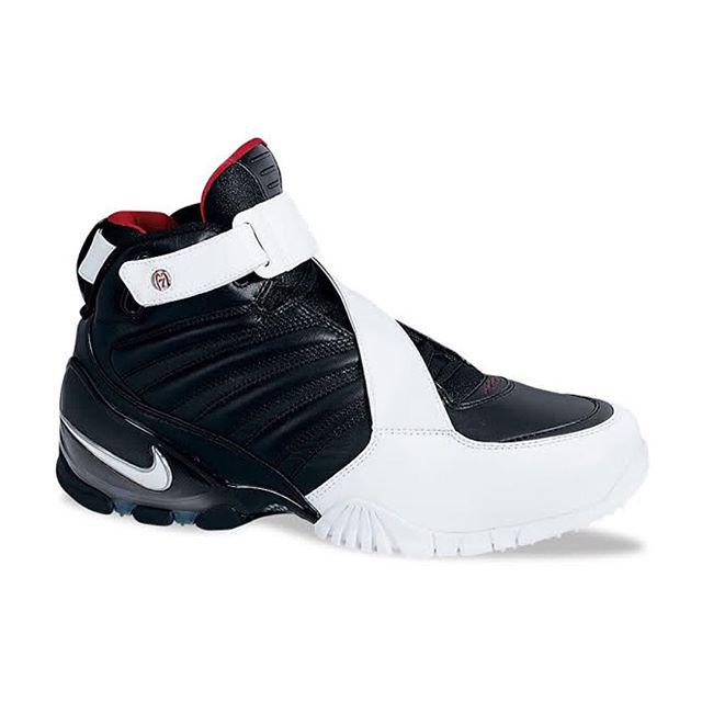 TheShoeGame's tweet photo. Nike Air Zoom Vick 3 Returns In 2016 http://t.co/Vstn872PL8 http://t.co/08ZUyju82A