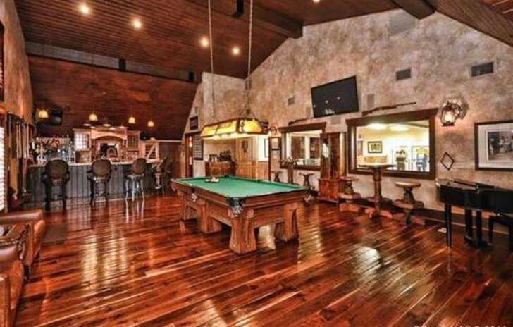 BasebaIIPlayers's tweet photo. Wild Wild West Saloon Style Man Cave http://t.co/orEQrYA1Kw