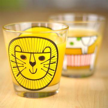 Mmm...Fresh orange juice in the morning tastes even sunnier in this Lion Glass cloth-ears.co.uk #lion #retro