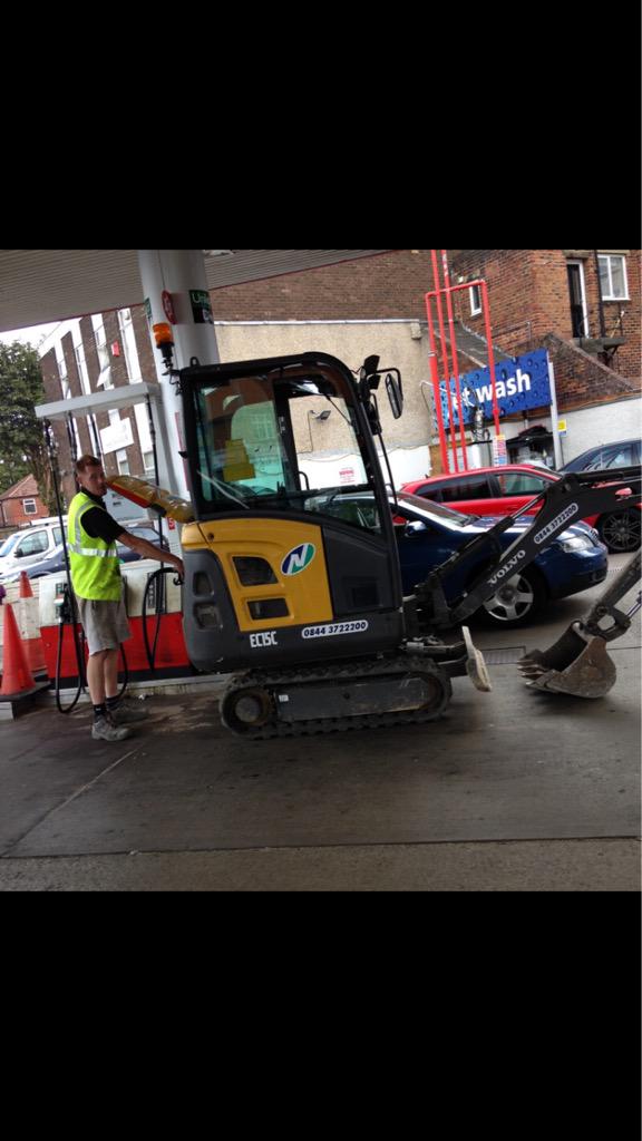GJBuildersNE's tweet photo. Have you ever seen out like this man. Trust the Yakka!! #planthire http://t.co/lg398o0fVC
