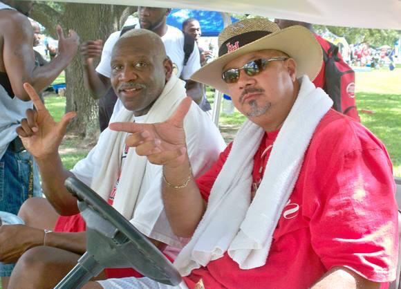 LamarMBB's tweet image. Here's 2 of @LamarMBB's all time greats hanging out on camps throwing up the L's! #foreverLU #LU🏀Alums #BigRedNation