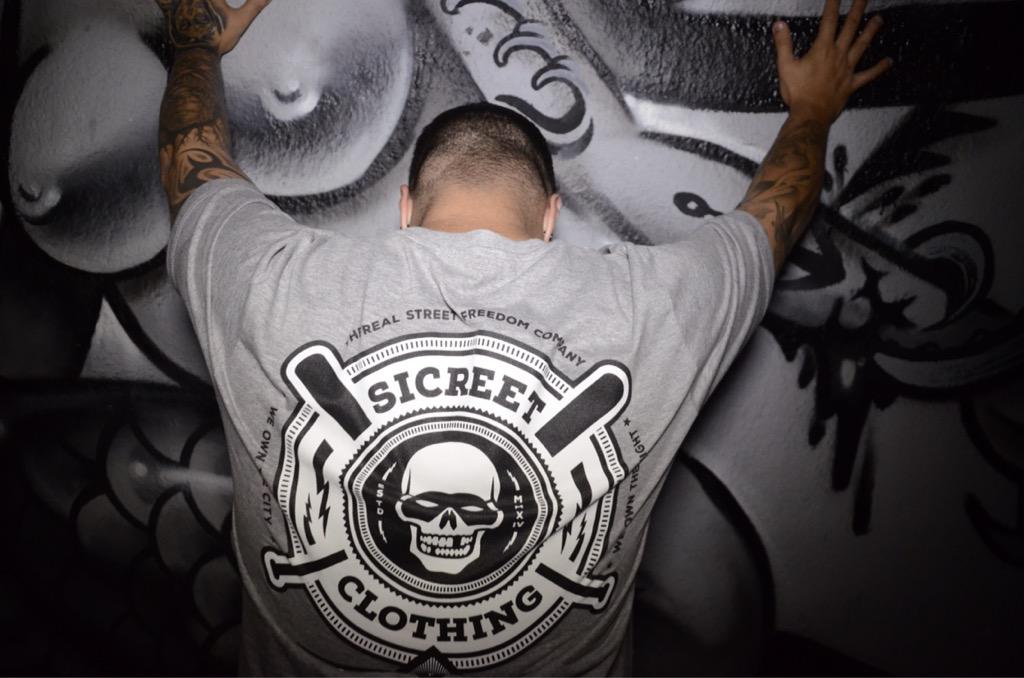 SicreetClothing's tweet photo. Squsd Gris x @jompy_minimos by @Sr_JoseMa #sicreet #streetandfreedom #rap #musica #artista #jompy #ecdlt http://t.co/qYtVGnLpyF