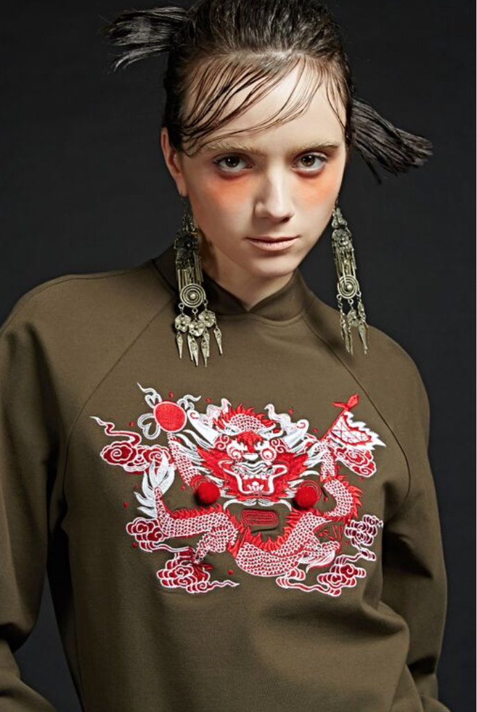 ForwardPR's tweet image. The @DesignerJiCheng dragon motif sweatshirt. #fashion #style #powerxprosperity
