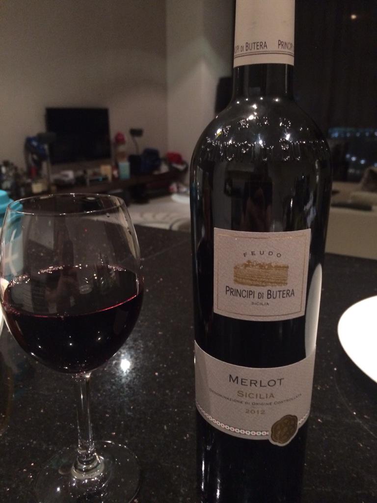 TGIFScottyCorms's tweet photo. @pietrob10 @kevinbutera thanks for the grapes dudes #InAbuDhabi #graci http://t.co/lq0iWAHmbu