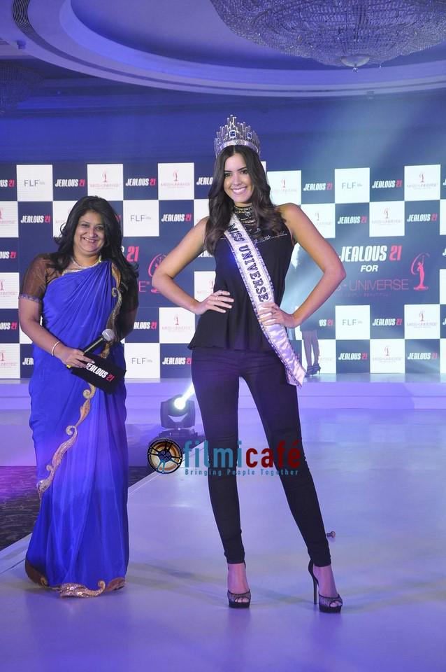 Misses Colombianas On Twitter Miss Universo 2014 2015 Paulina Vega Dieppa En India Missuniverse Http T Co Wllqp5m0qy