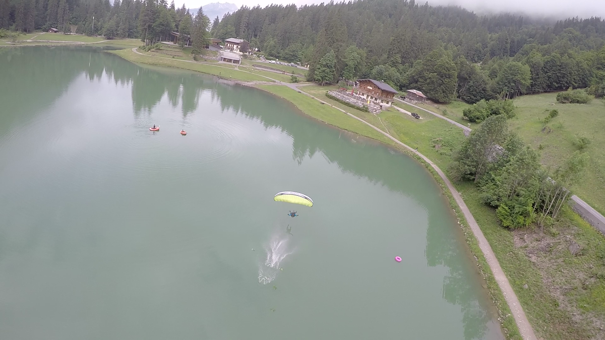 The Touch Barrel Roll ...
<a href="/ValentinDelluc/">Valentin Delluc</a> #speedflying #lake #swing #rab #marker
vimeo.com/131131614