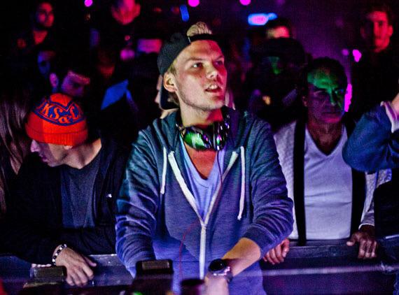 EDMLOVEparty's tweet photo. Midnight Red 
LMFAO
Avicii
krewella
すきな人＞RT
RTした人全員フォロー
拡散希望(o´罒`o) http://t.co/vHlv32RBG1