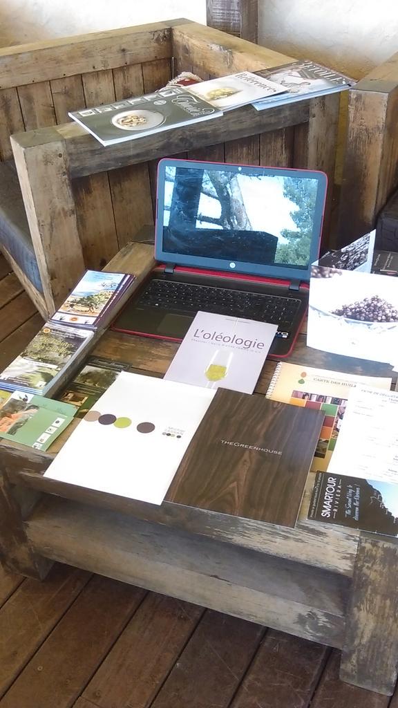 MarcAgouni's tweet photo. # pôle infos # dégustation d'huile d'olive premiums http://t.co/mOMH6cQAOW
