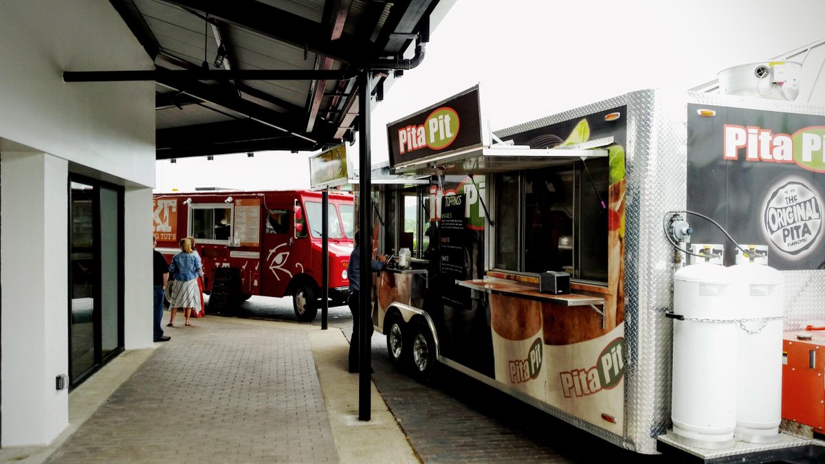 It's food truck Wednesday at the office! <a href="/PitaPitNash/">Pita Pit Food Truck</a> <a href="/KingTutsTruck/">King Tut's Nashville</a>
