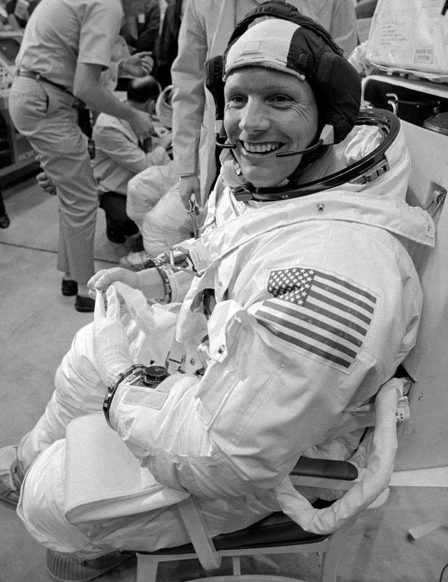 Happy birthday to the first man to walk on the moon, Neil Armstrong. He would\ve been 85 today  