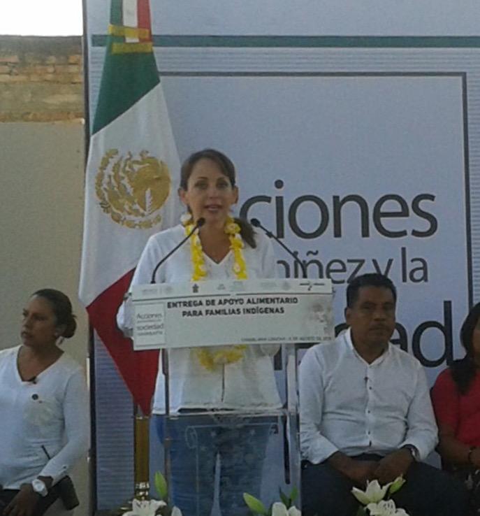 Prospera_MX's tweet photo. Durante este año + de 185 mil familias transitan del Programa Alimentario a PROSPERA. En Oaxaca han transitado 8,452 http://t.co/Upm7jbIYIq