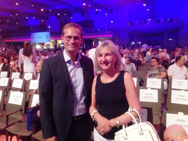 CanEmbGermany's tweet photo. The Ambassador with Michael Müller, the Governing Mayor of #Berlin, at the closing ceremony of the @emg2015. #EMG2015 http://t.co/7BpLyNziaz