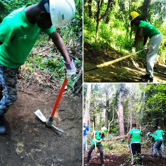 BIG TY to @pittsburghparks #youngnaturalists who came to #EmeraldViewPark to work w/ our #EmeraldTrailCorps today!