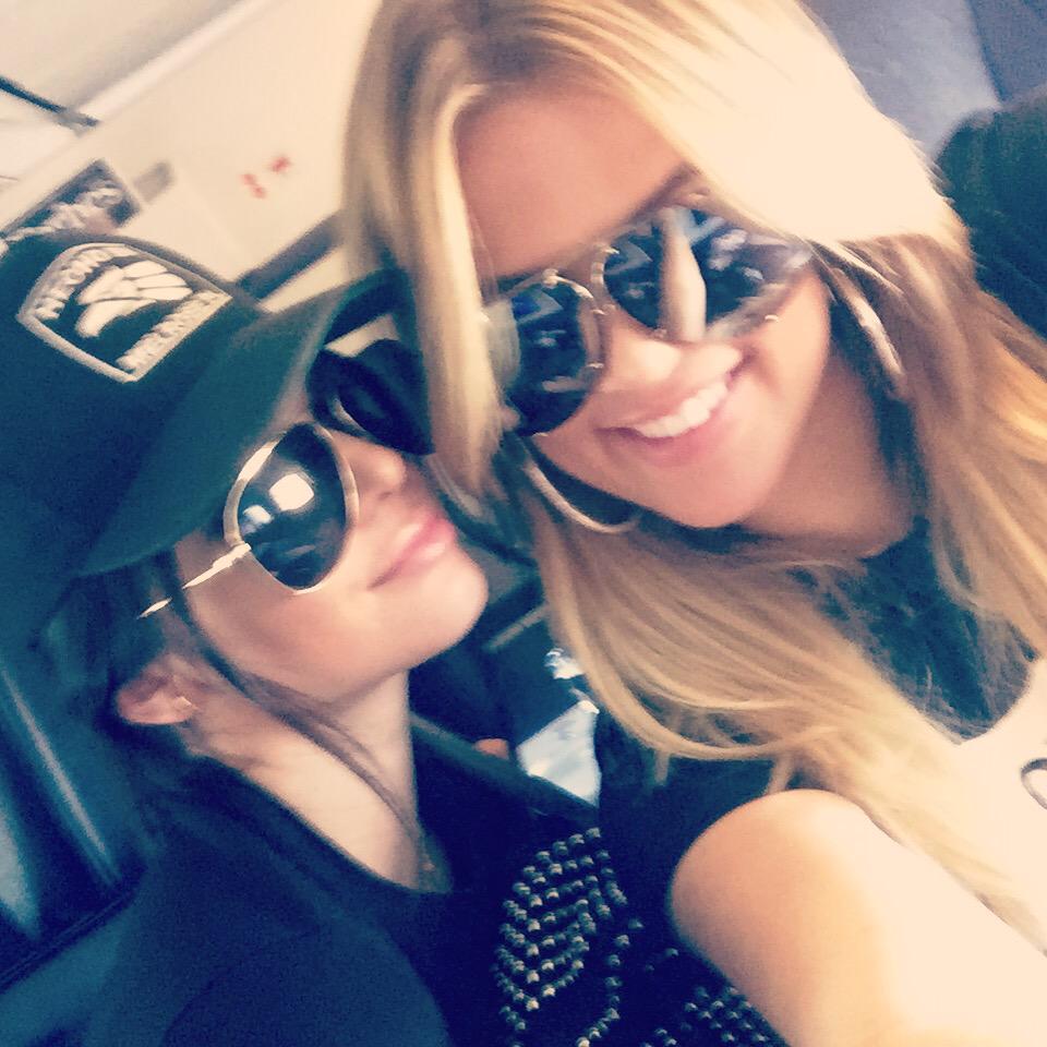 khloekardashian's tweet photo. And we are out ✌🏼 http://t.co/yPENCsFeai