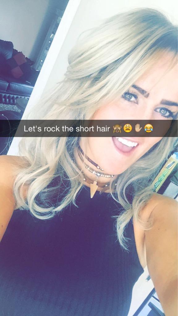Ash1012ley's tweet photo. Getting used to the short hair now 🙊👧🏼 #WeeChange http://t.co/KRD4xxkiIZ