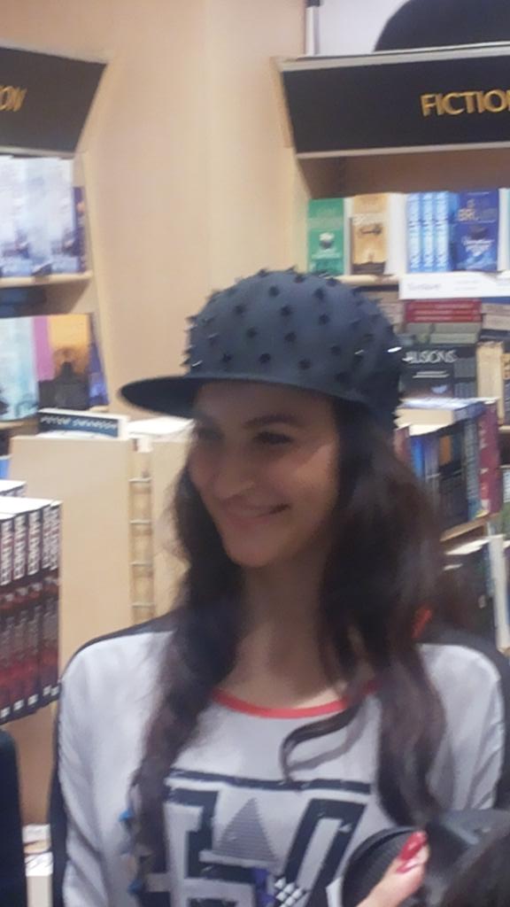 Break2Cinema's tweet photo. .@ElliAvram  spotted at the book launch by author @NamrataPurohit  @Elliavramfc1 @ElliAvaram @ElliAvram_Fans #b2c http://t.co/SwLI40iSWl