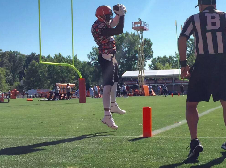 Sqor's tweet photo. A look inside #BrownsCamp with @TerrellePryor! https://t.co/XpzOkBcVTC http://t.co/Imt4ypQOtD