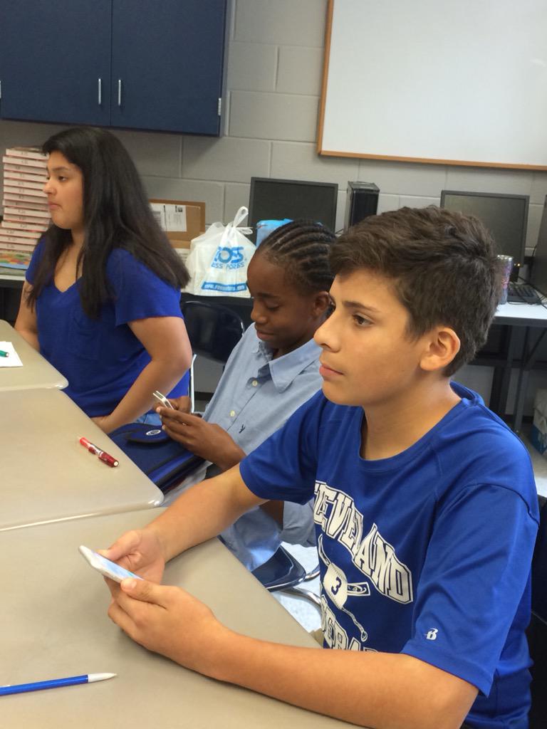RaidersCMS's tweet photo. 8th grade activities today! Group work and using cell phones in class! #innovativelessons http://t.co/jPdrWsHfig