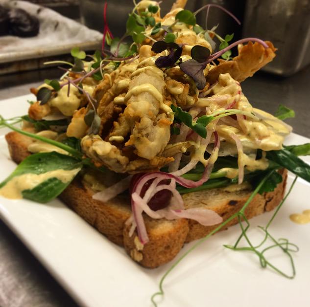 BobsSF's tweet photo. This week, try Bob's open faced #gourmet #local soft shell #crab sandwich with curry mayo #nomnom #yummy #beerpairing http://t.co/n0on6u0ODi