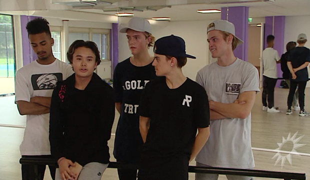 RTLBoulevard's tweet photo. De heren van #BBrave werken zich in 't zweet voor hun tour én... plannen voor een reallifesoap?http://t.co/3hZGINb3Ic http://t.co/1i2f9B8AzA
