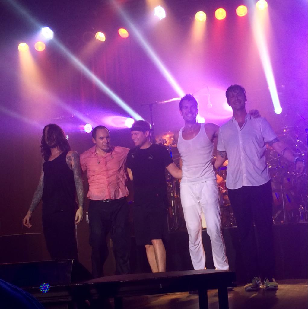 311hexed's tweet photo. Thanks @311 for an amazing year! #HoursUponHours #RailAfterRail #ItGetsBetterEveryTime
Love you! @pnut @NickHexum http://t.co/nyckXv3XSi
