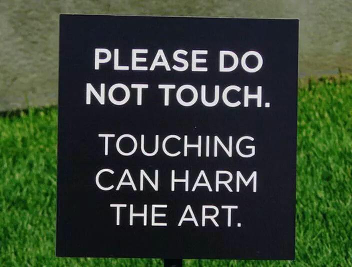 esoteriches's tweet photo. When someone touches Harry 

#HarryBeCareful http://t.co/gs4lOtjzN5
