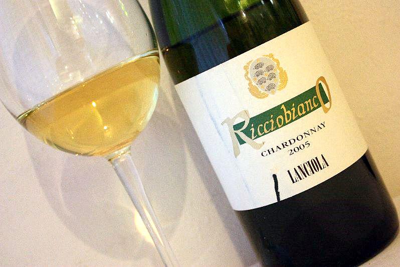 #oradicena #dinnertime: #linguinepasta #vongole #peperoncino #olivetaggiasche. #vino #wine: #chardonnay. Cheers! ;)