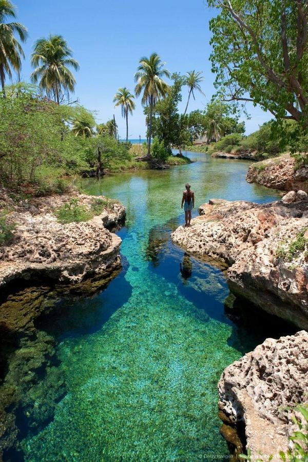 EarthPicturz's tweet photo. Black River, Jamaica http://t.co/oEpJ83Huh6