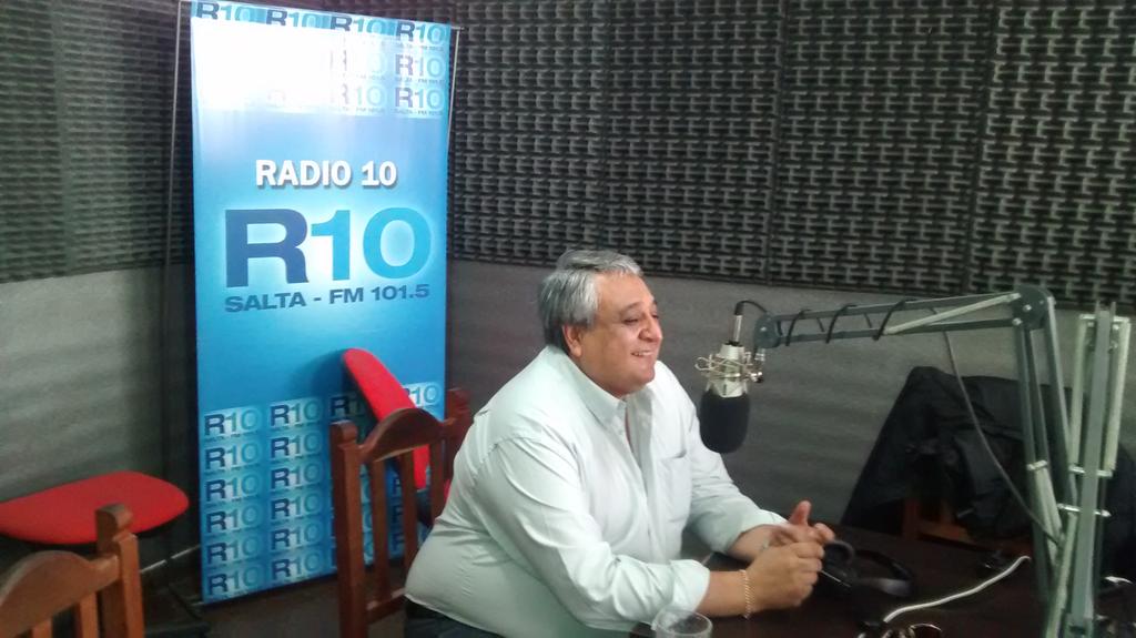 JoseAVilarino's tweet photo. En @R10Salta con @ArnezMariana y Emanuel Montero en @NadaPersonalR10 Hablando de las elecciones http://t.co/TVFiJs5t4w