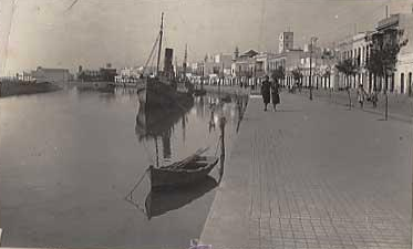 AyamontePicture's tweet photo. Avenida del Generalísimo (actual Andalucía), 1953 #Ayamonte http://t.co/FwAd8XVrsu