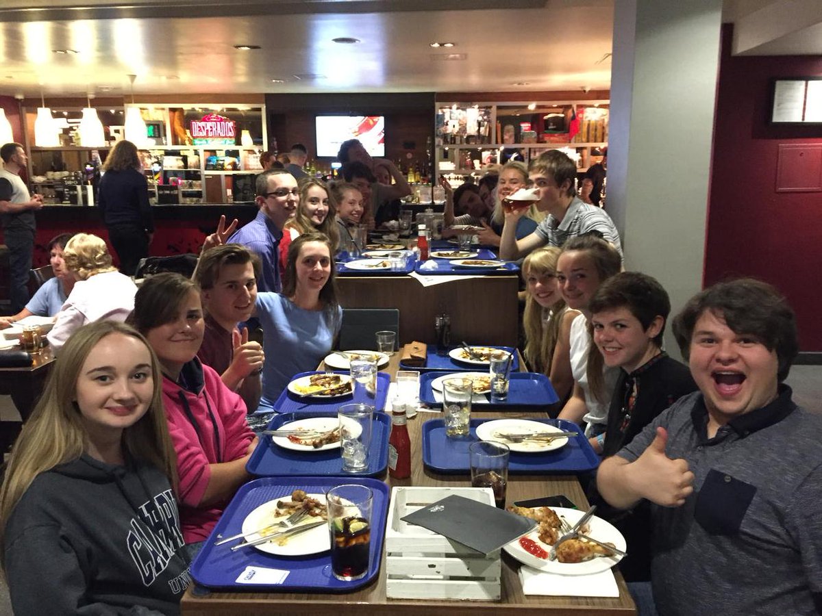 KSGDrama's tweet photo. Din dins in the youth hostel! http://t.co/bVewk9Rc5v