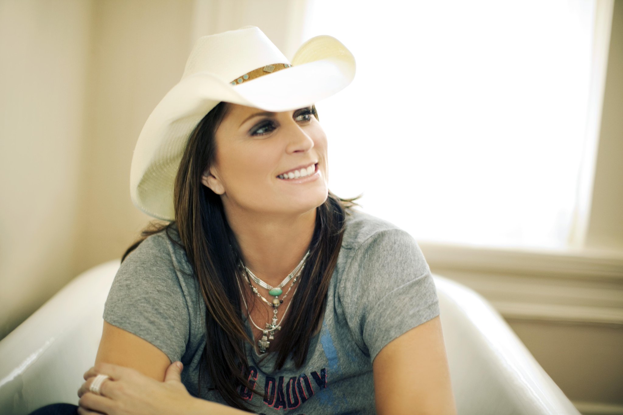 Happy birthday to country star Terri Clark!
 