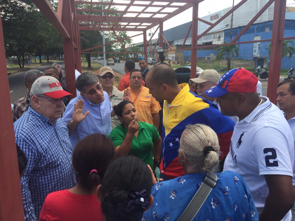 HectoRodriguez's tweet photo. El Gobierno Bolivariano está desplegado en #Bolívar inspeccionando las obras de las paradas de la parroquia Unare http://t.co/nPhb5baWQd