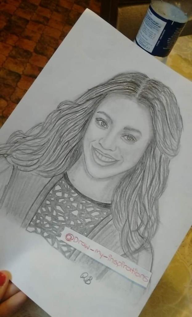 RebeccaBourke_x's tweet photo. @BeyonceAUS My finished drawing of Beyoncé 
Time: 8 Hours.
@Beyonce @TV3Xpose @SevenOClockShow @rte http://t.co/3SBOlAlQPN