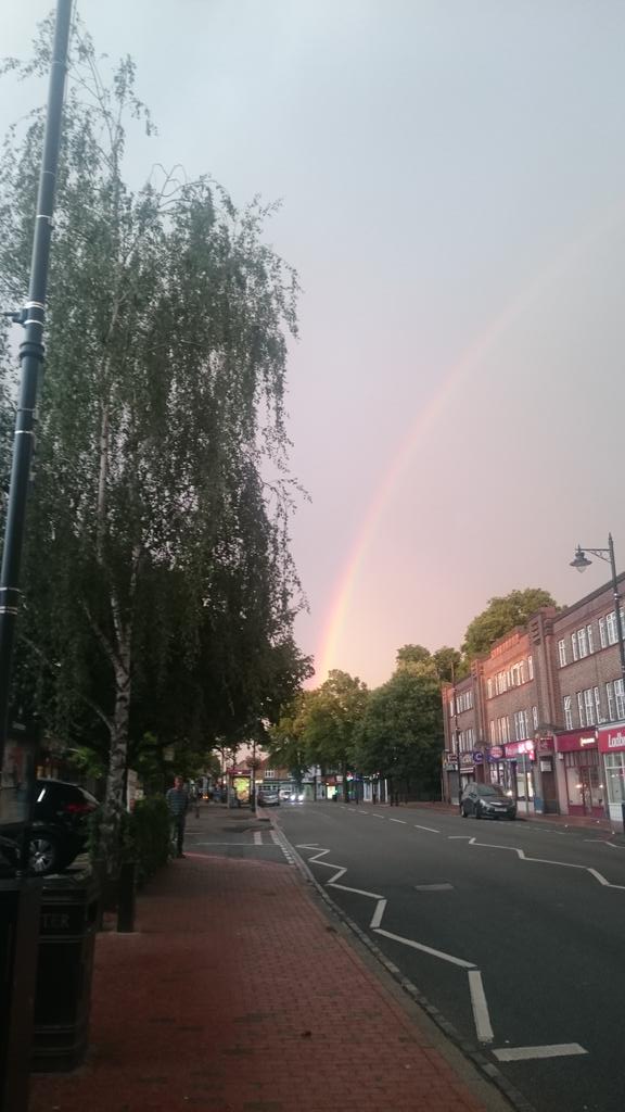 GreyhoundH's tweet photo. Pot of gold or pint of London gold at The Greyhound #followtheram http://t.co/mJaRCOUa6H