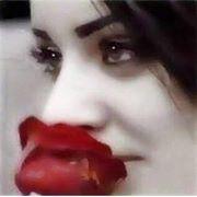 اشتاقك جدا ملهمتي
عشقت عيناك الساحرتين
وجعلتني انثر الاشواق والحنين
احبك وادرك بانك تعلمين
لك اسطر كلماتي في كل حين