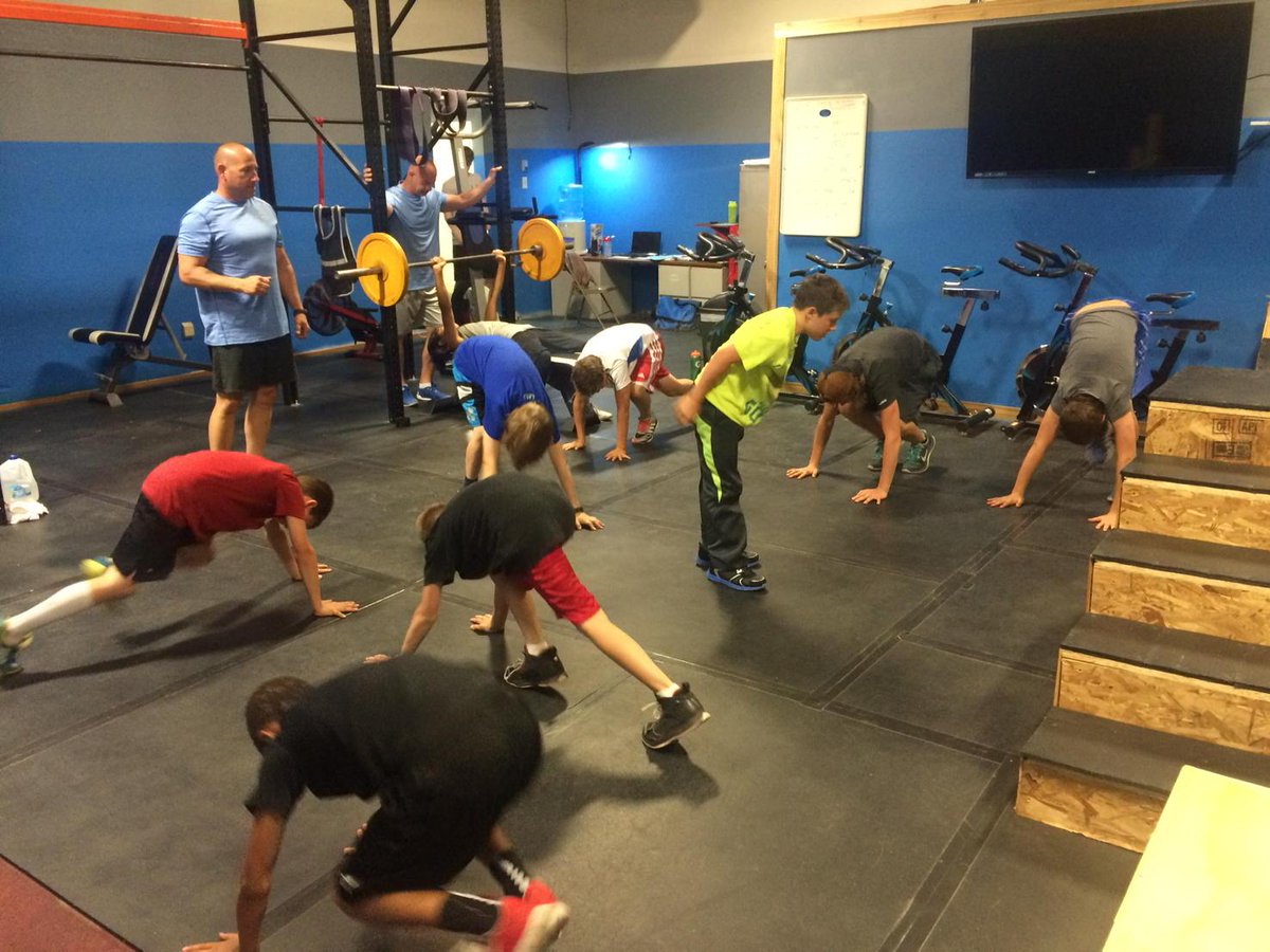 TitanHockeyAcad's tweet image. Thanks to @athletesAnswer_ for running the goalie specific dry land at the Compete Goalie Camp @FrontierIceAren