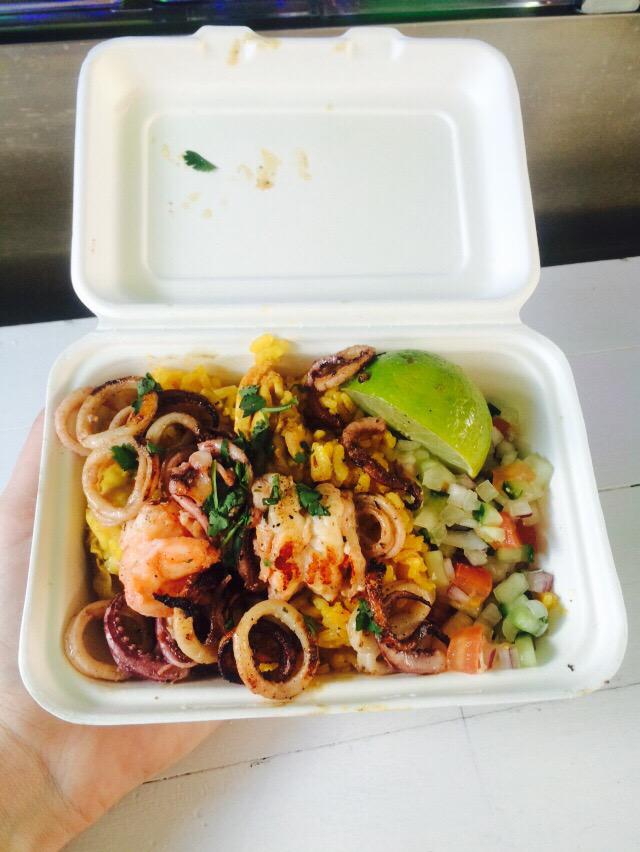 seafoodmoriscos's tweet photo. Paella rice topped with seafood and moorish salad??? Yummyyyy!! http://t.co/XEVYDIz9AL