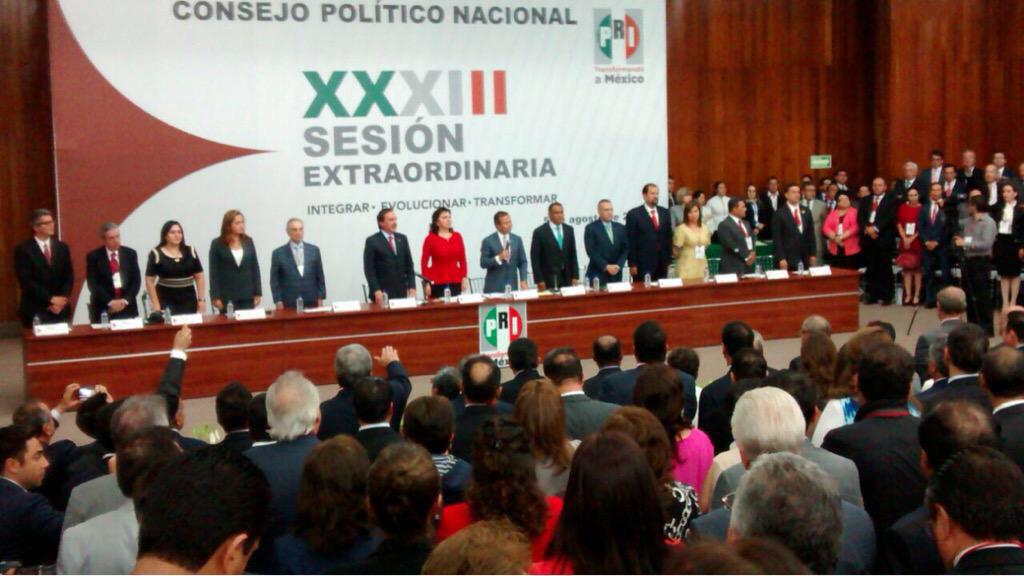 MujeresDelPRI's tweet photo. Al grito de se ve, se siente #ManlioPresidente inicia el #ConsejoPolíticoPRI en el #CEN es una crónica anunciada. #RT http://t.co/7yq34X3bam