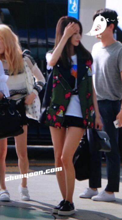 [PIC][06-08-2015]SNSD khởi hành đi New York - Mỹ để tham dự "KCON 2015" vào sáng nay CLr43N8UAAAwzuv