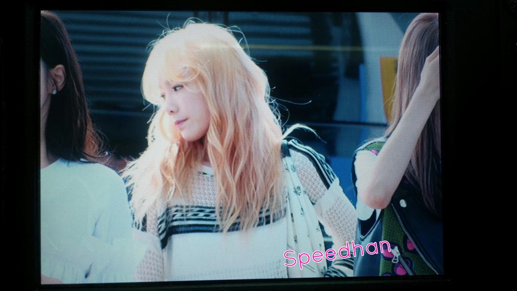 [PIC][06-08-2015]SNSD khởi hành đi New York - Mỹ để tham dự "KCON 2015" vào sáng nay - Page 4 CLr9mt2VAAAjeZf