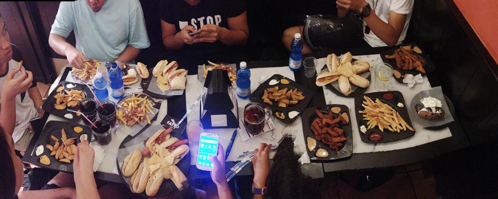HoyyyCarottt's tweet photo. Montaditos @GundaAllen @AKPG_21 @IamCrispaul #jeff #ategwen #jericka #emanilinay 👌🏻👌🏻 http://t.co/VC8jGGtmFU