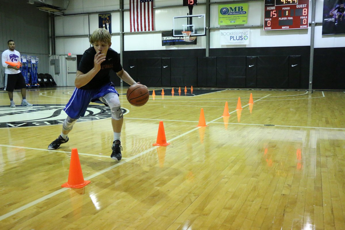 BBall_Movement's tweet photo. #Workalldayallnight at The Basketball Movement http://t.co/UIBmMps449