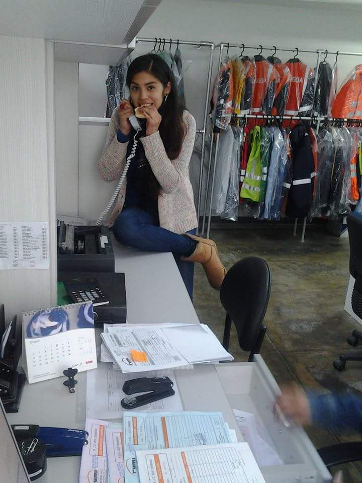 melaninl75's tweet image. #YoMePongo mi tenida casual cuando eran viernes !!!!!  &amp;lt;3 @LosProductores_