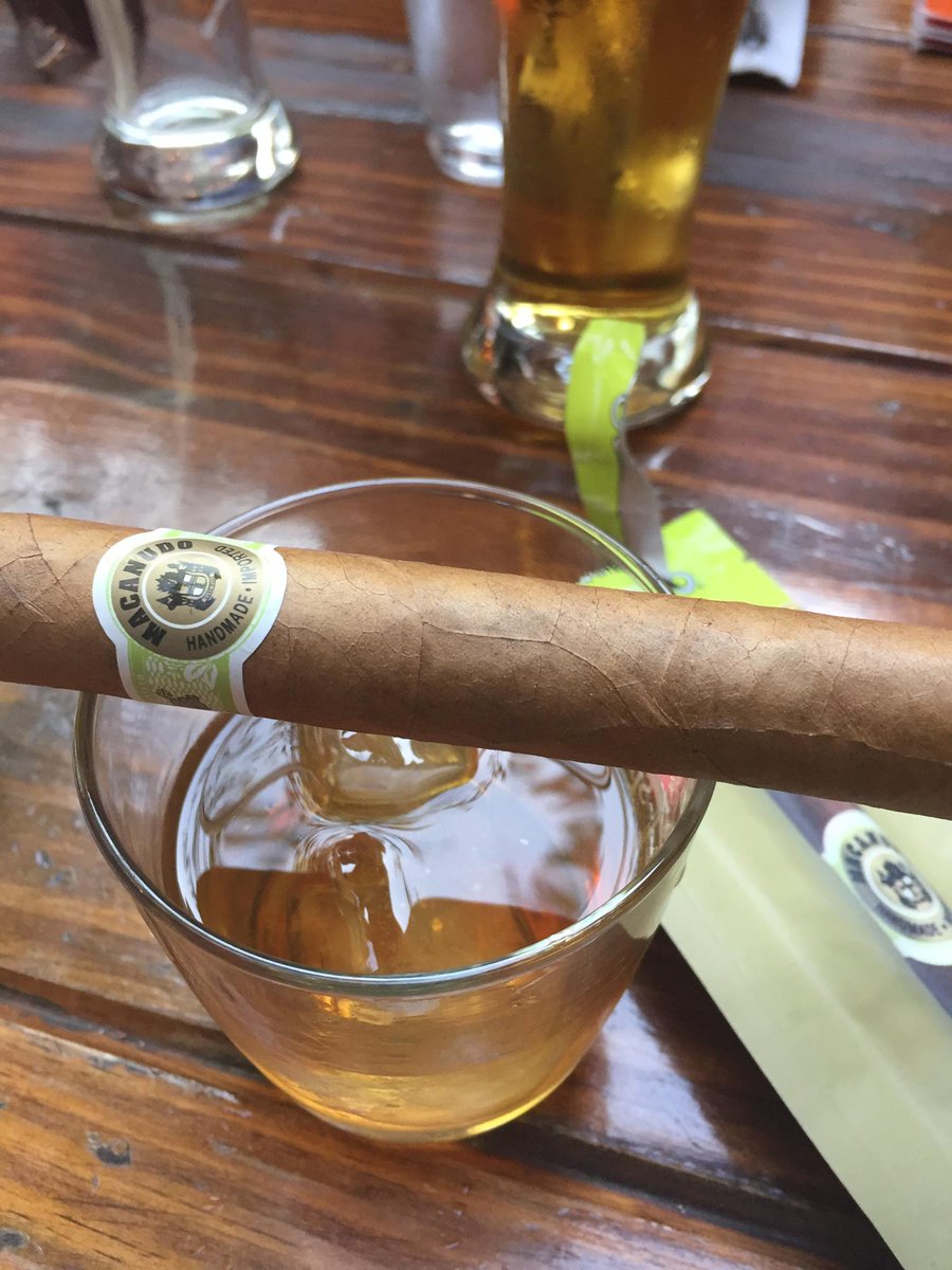 macanudo's tweet photo. Whenever you need us, we'll be ready.
#Macanudo #FreshnessPacks #Cigars http://t.co/rh5qW9FG4v