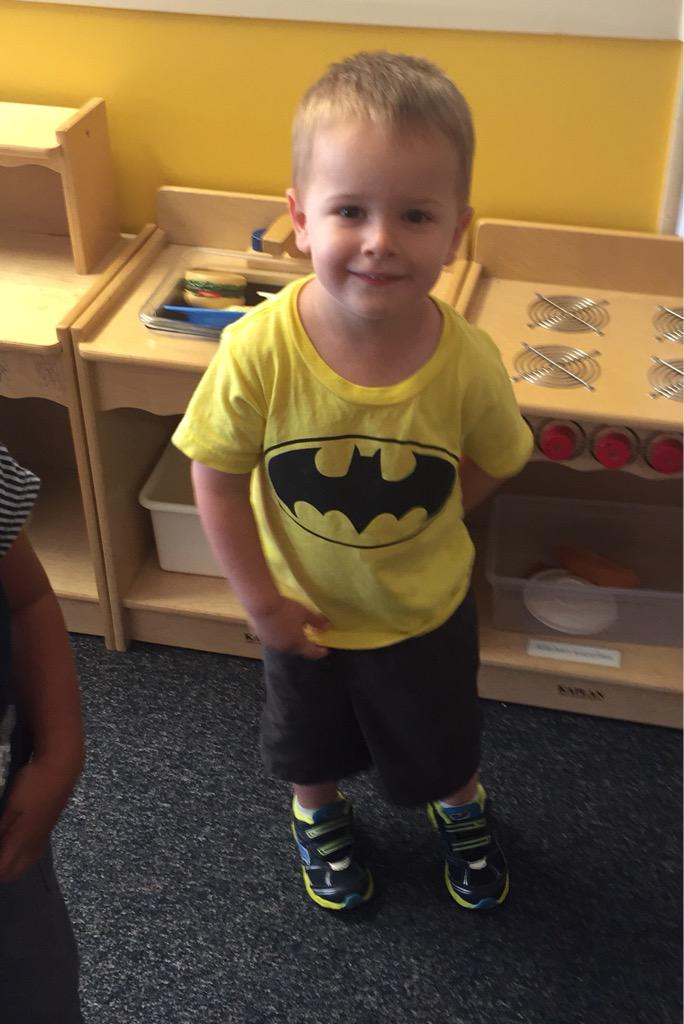 _Aphmau_'s tweet photo. The kid who called me Batman this morning 😂
He said "Bye Batman!" again when we left. 
He knows too much! 😜 http://t.co/vxlI5jTwEm
