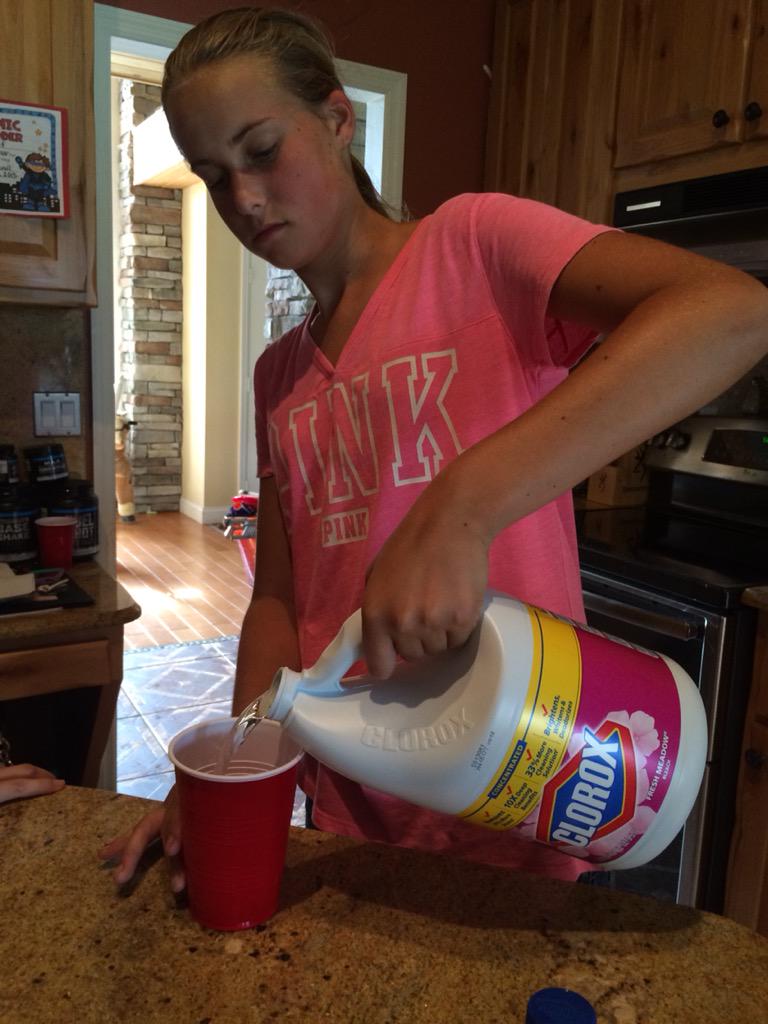 taylor_wolf7's tweet photo. Back to school party, hmu. http://t.co/lt0q64rLRH