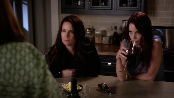 PllSLAT's tweet image. Ella is literally Aria! Looking her face!!! hahaha #PLL #PLLProm @H_Combs @lucyhale