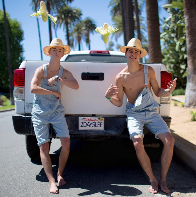 ComplexMusic's tweet photo. These two teenage white boys from Nebraska have the No. 3 rap album in the country: http://t.co/9DxmOTRumv http://t.co/YJyt6hX5rt