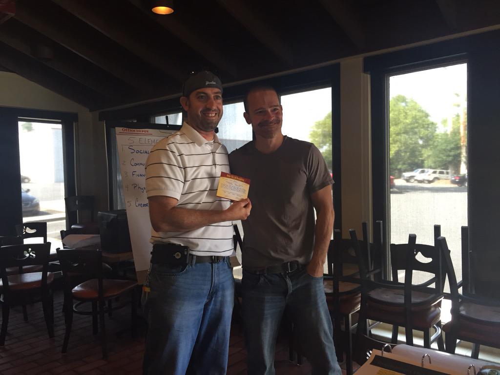 billappe1's tweet photo. Recognition for some great results at our GM meeting! @MikeCoffey8 @KevinSforza @ChilisJobs #todayschiilis http://t.co/bbQzf8MmEJ